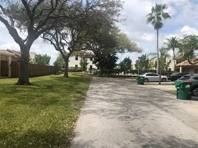 Picture of 685 NE 206Th Ter, Miami FL 33179