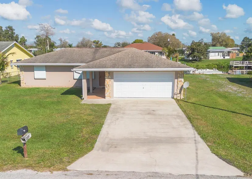 Picture of 2907 SE 21St Court, Okeechobee, FL 34974