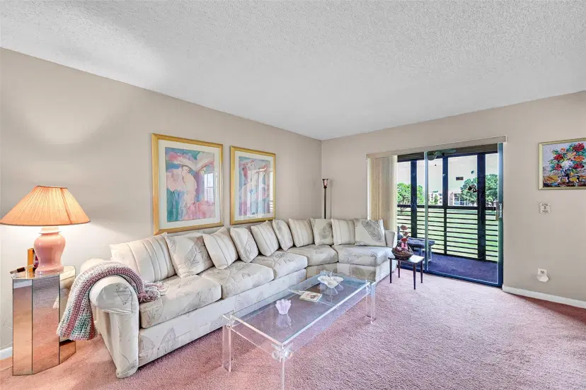 Picture of 10101 Sunrise Lakes Blvd 305, Sunrise FL 33322