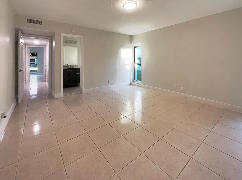 Picture of 5305 W Palm Circle, Tamarac FL 33319