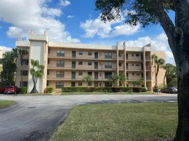 Picture of 4760 Lucerne Lakes Boulevard W 404, Lake Worth FL 33467