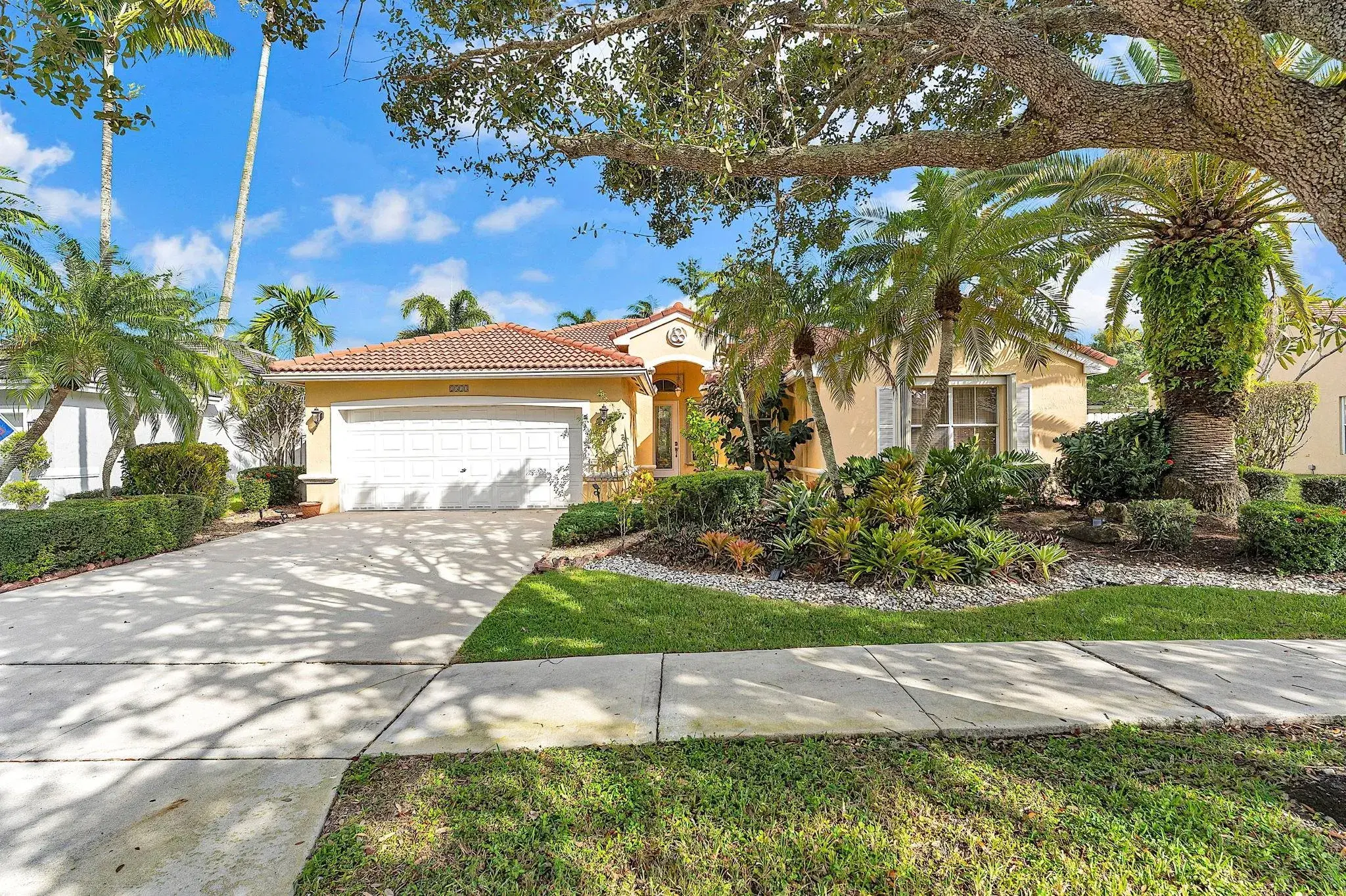 Picture of 2313 NW 186Th Ave, Pembroke Pines, FL 33029