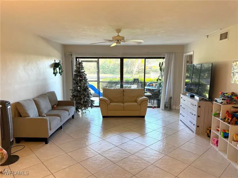 Picture of 700 Valley Stream Dr 101, Naples FL 34113