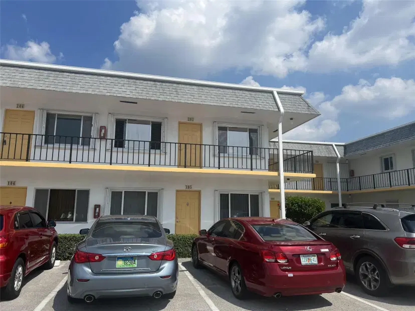 Picture of 3360 Lake Osborne Dr 205, Lake Worth Beach FL 33461