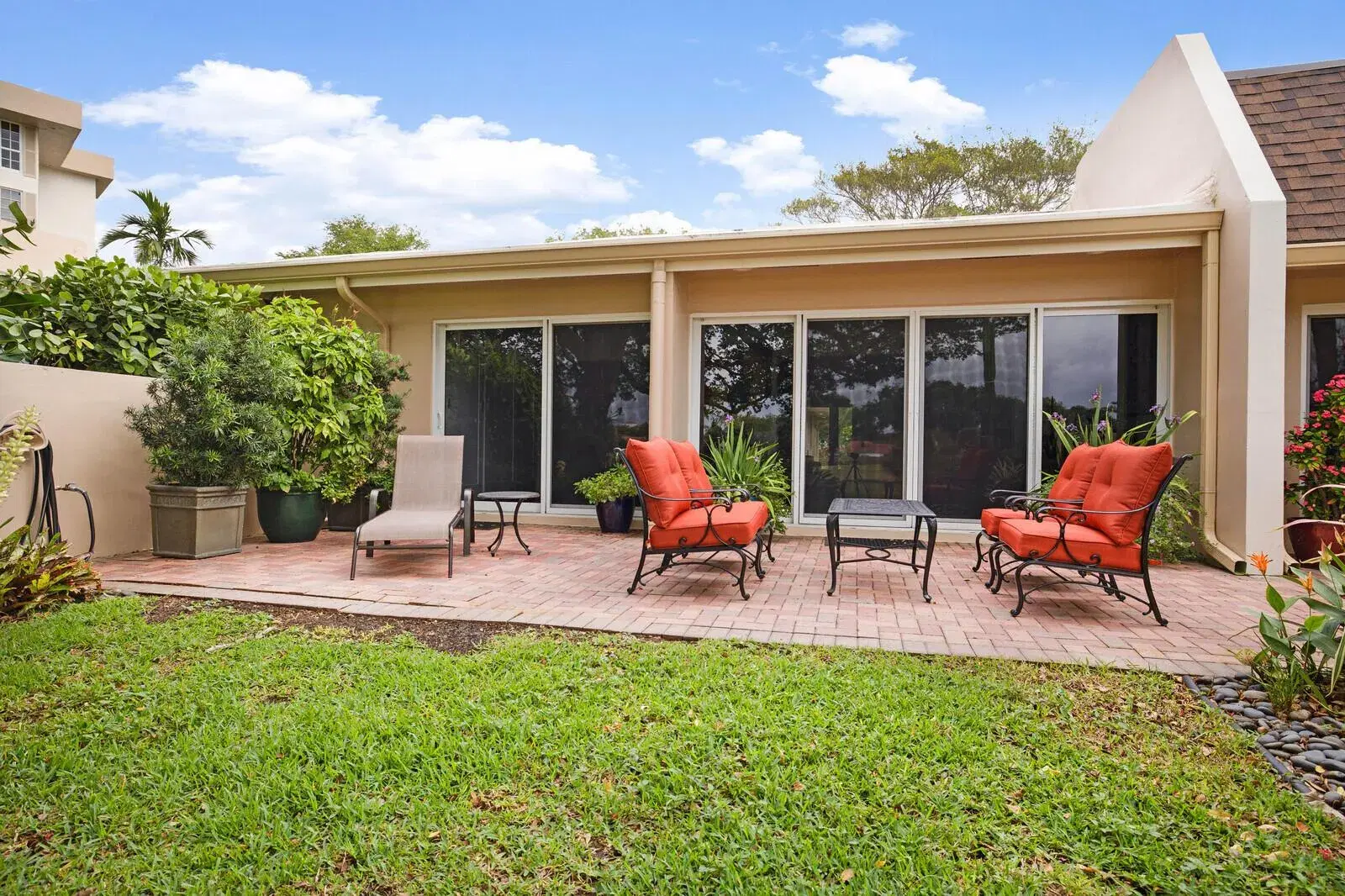 Picture of 3763 Oaks Clubhouse Drive, Pompano Beach, FL 33069