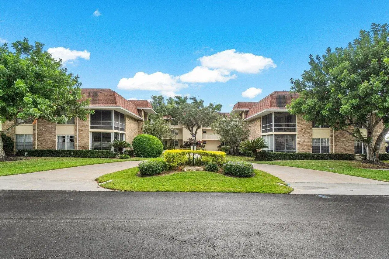 Picture of 5510 Tamberlane Circle 143, Palm Beach Gardens, FL 33418