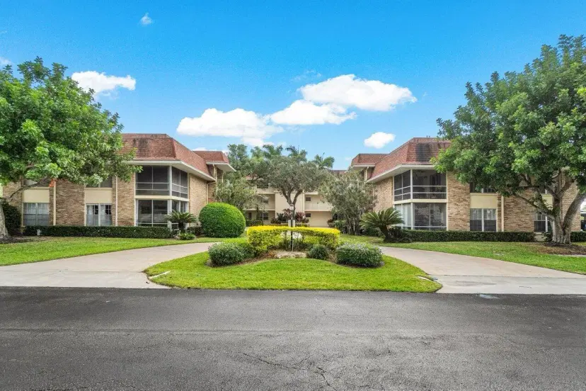 Picture of 5510 Tamberlane Circle 143, Palm Beach Gardens FL 33418