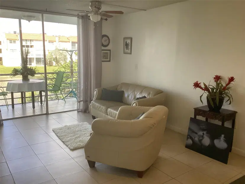 Picture of 3001 Sunrise Lakes Dr 207, Fort Lauderdale FL 33322