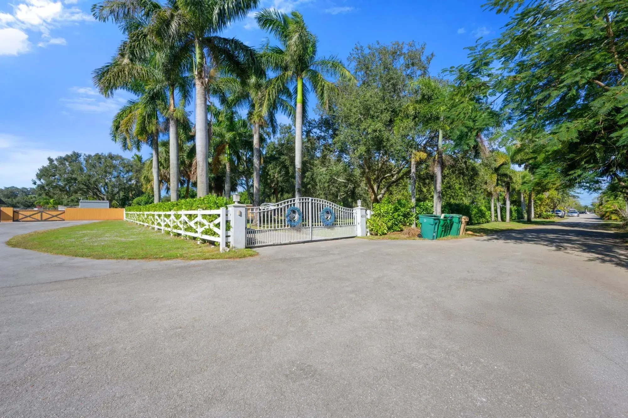 Picture of 4001 SW 73Rd Ave, Davie, FL 33314