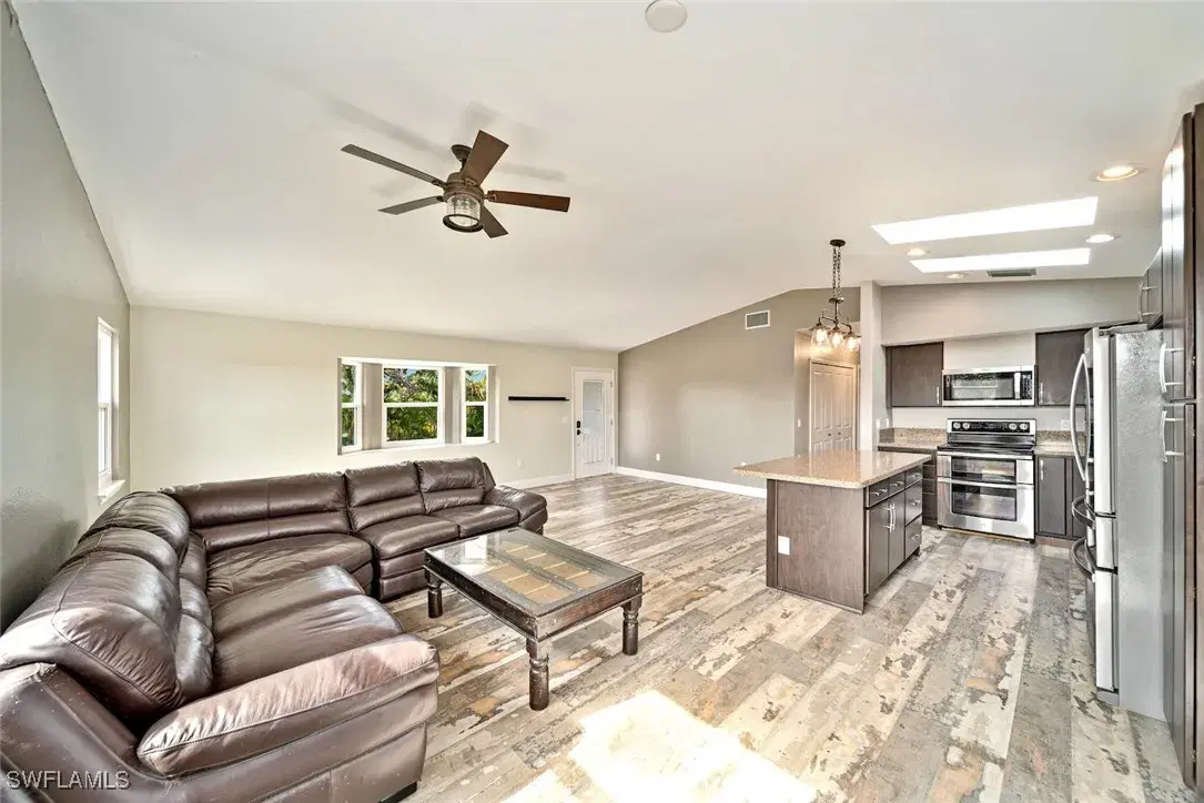 Picture of 812 Rabbit Rd, Sanibel, FL 33957