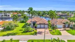 Picture of 939 Dolphin Dr, Cape Coral, FL 33904