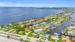 Picture of 939 Dolphin Dr, Cape Coral, FL 33904