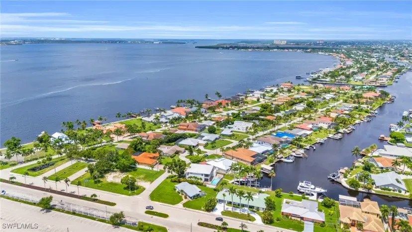 Picture of 939 Dolphin Dr, Cape Coral FL 33904