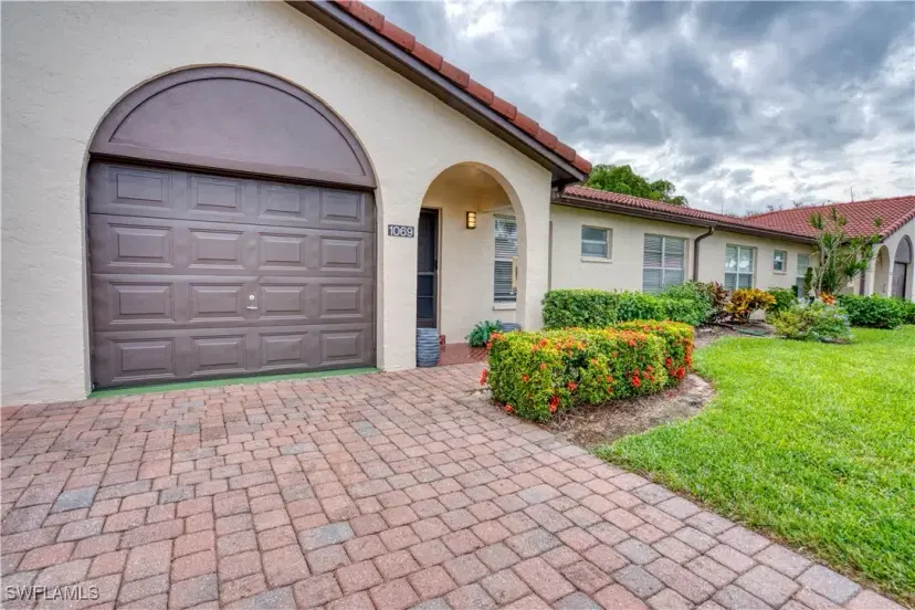 Picture of 1069 Forest Lakes Dr 1-B, Naples FL 34105