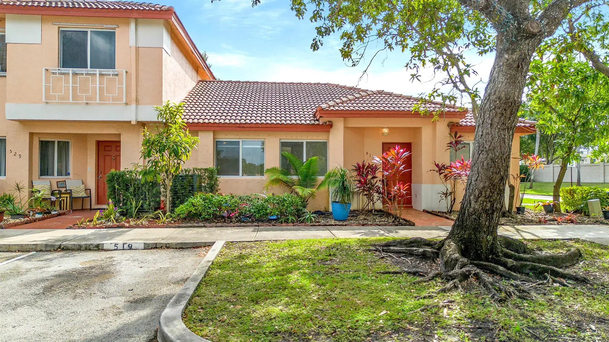 Picture of 519 NW 208Th Way, Pembroke Pines, FL 33029