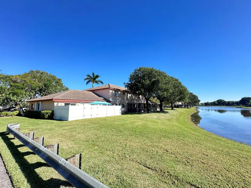 Picture of 519 NW 208Th Way, Pembroke Pines FL 33029