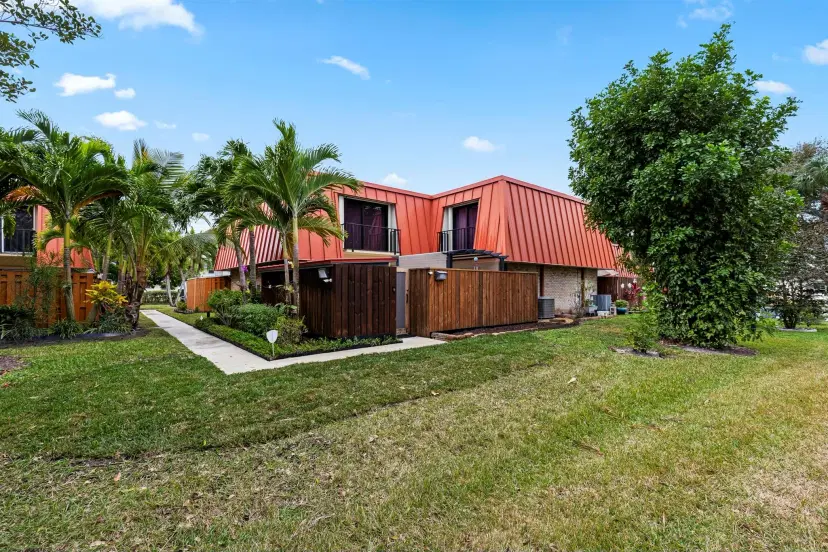 Picture of 3157 Meridian Way S D, Palm Beach Gardens FL 33410