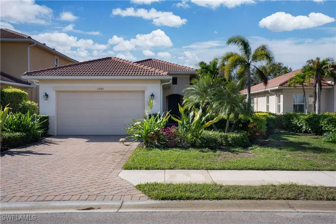 Picture of 13484 Cambridge Ln, Naples, FL 34109