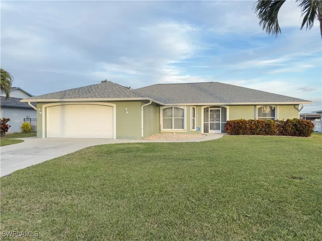 Picture of 2331 SE 10Th Ave, Cape Coral, FL 33990