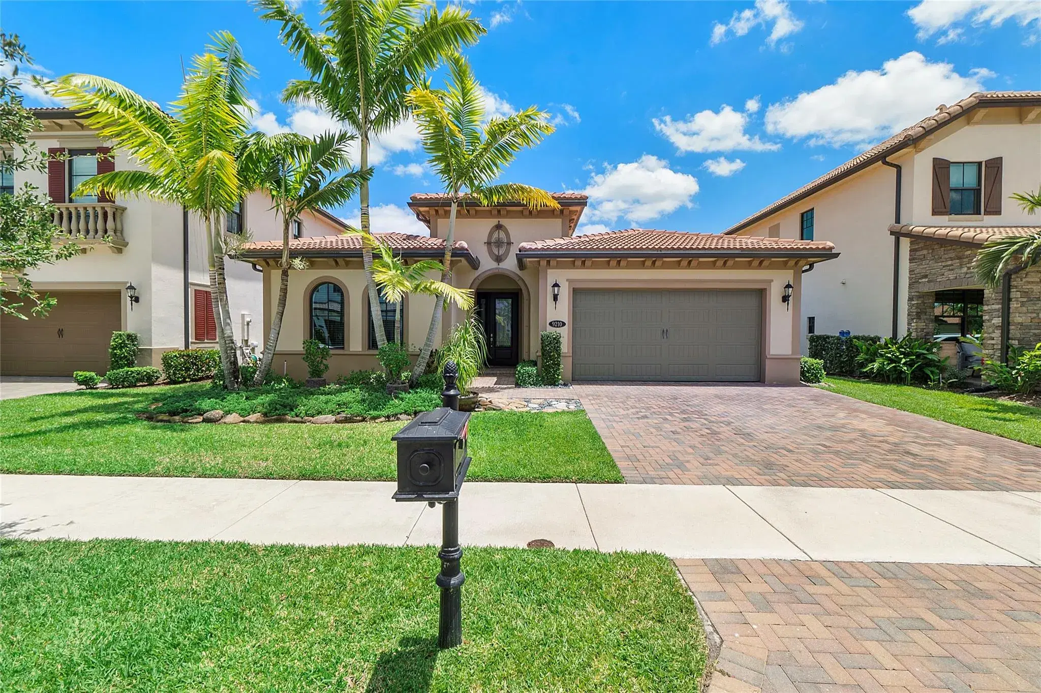 Picture of 9210 Solstice Cir, Parkland, FL 33076