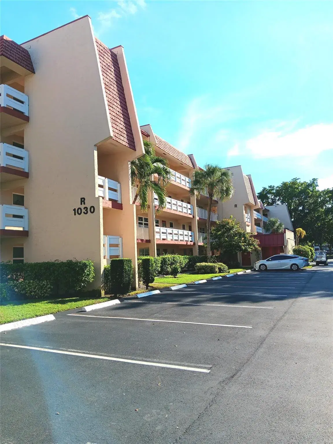 Picture of 1030 Country Club Dr 301, Margate, FL 33063