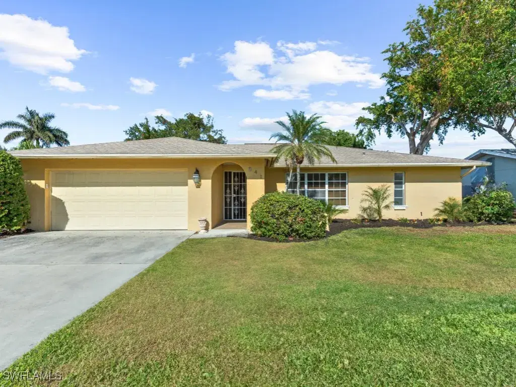 Picture of 541 Landmark Dr, Naples, FL 34112