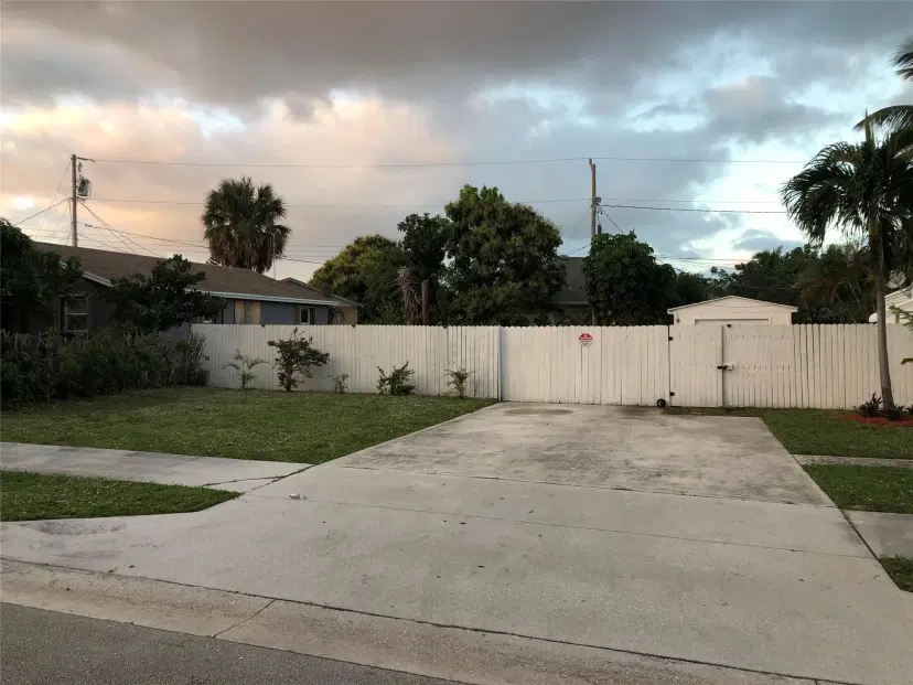 Picture of 1007 Charles St, West Palm Beach FL 33401