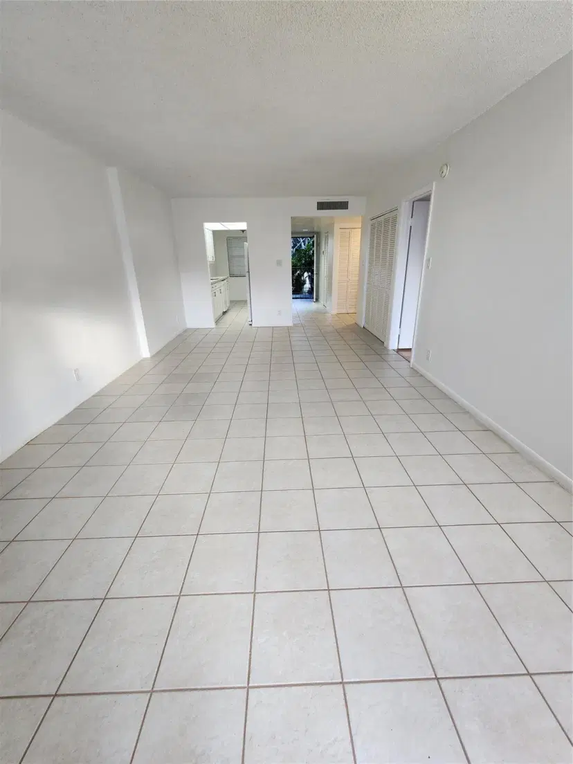 Picture of 3101 NW 47Th Ter 229, Lauderdale Lakes FL 33319