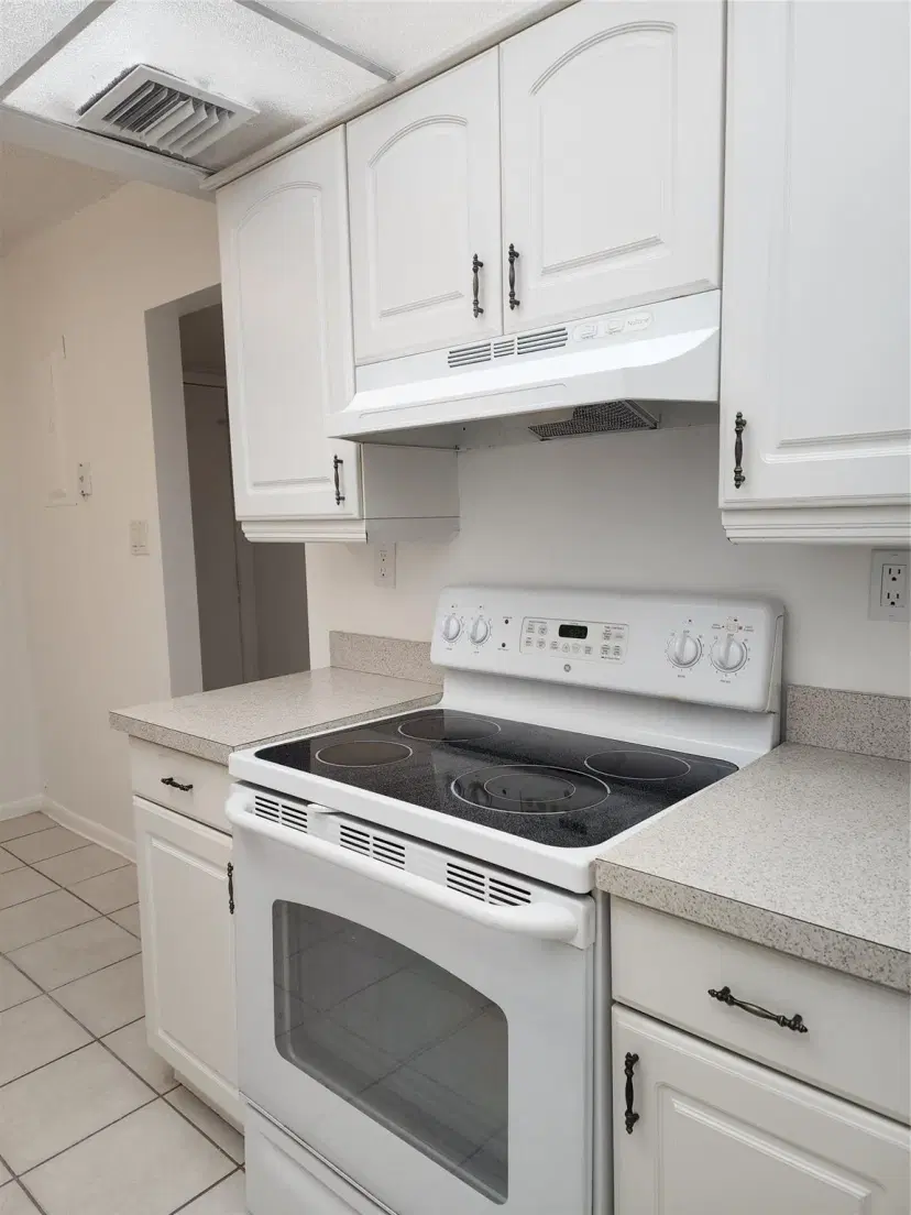 Picture of 3101 NW 47Th Ter 229, Lauderdale Lakes FL 33319