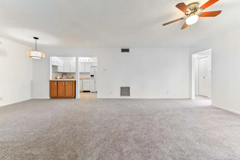 Picture of 223 Pine Hov Circle D-2, Greenacres FL 33463