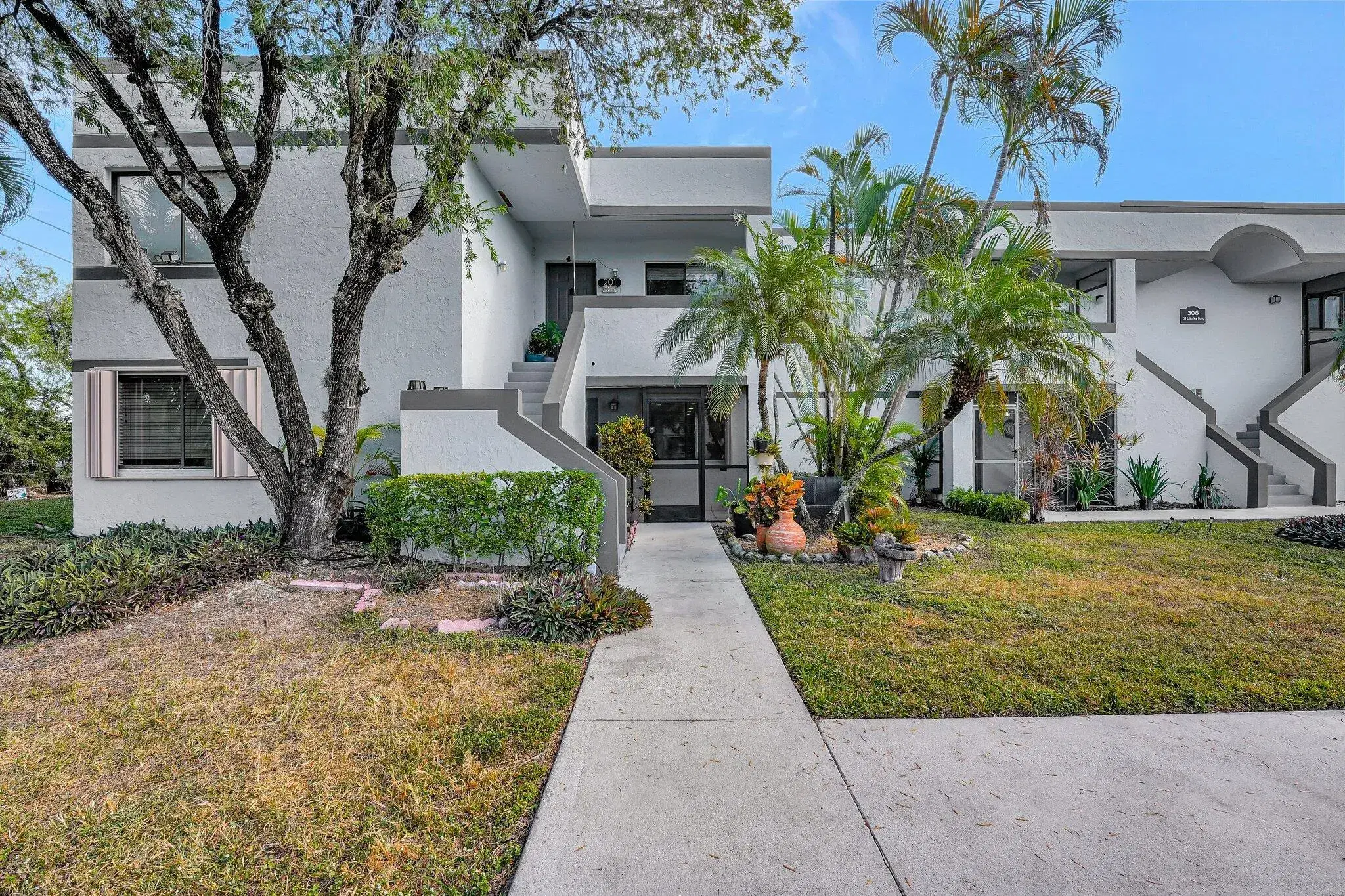 Picture of 159 Lakeview Drive 101, Weston, FL 33326