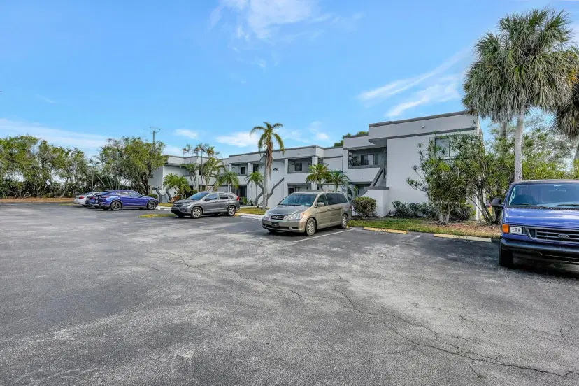 Picture of 159 Lakeview Drive 101, Weston FL 33326