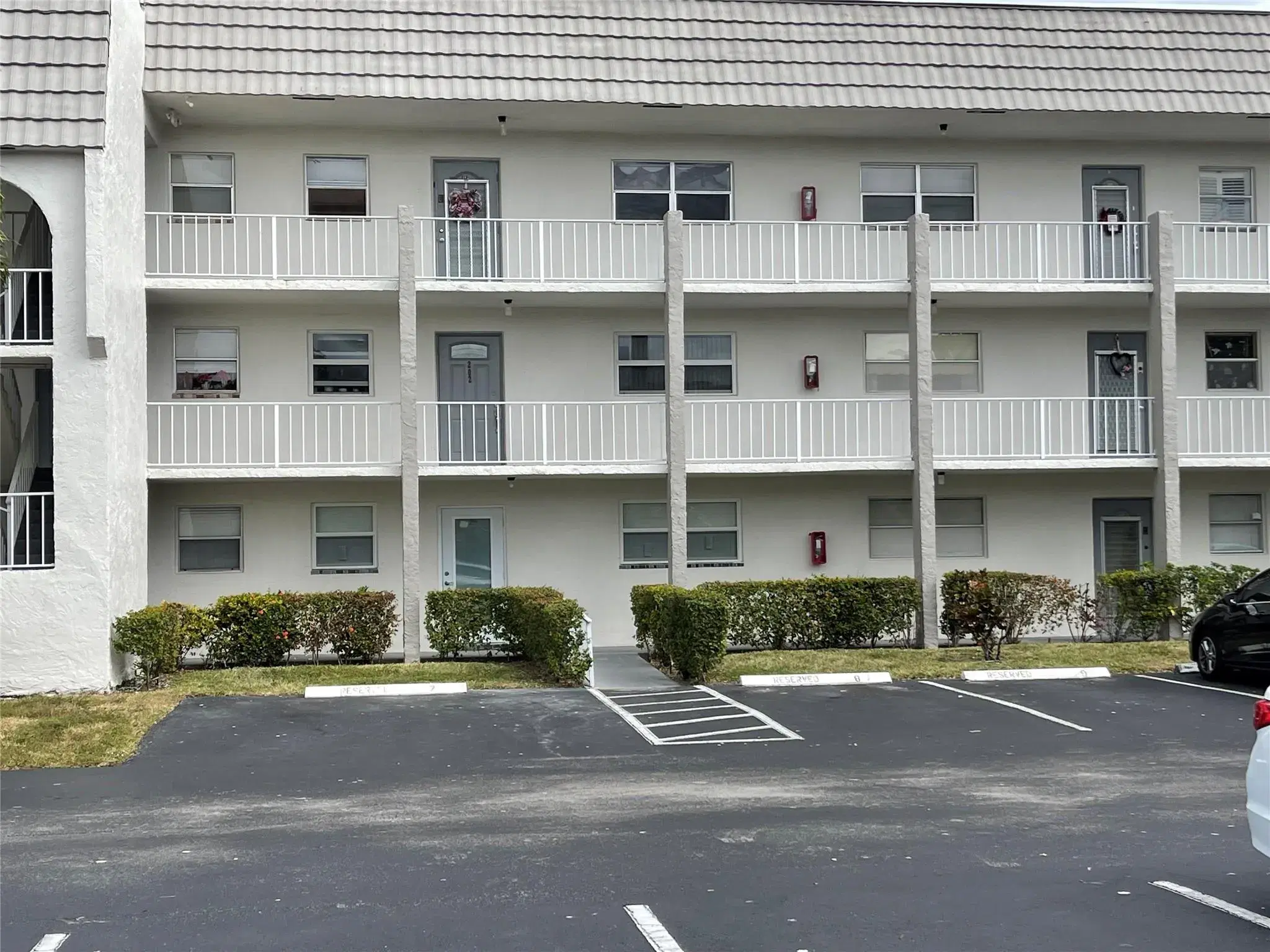 Picture of 8345 Sunrise Lakes Blvd 211, Sunrise, FL 33322