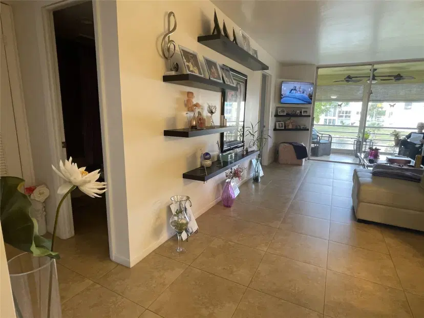 Picture of 8345 Sunrise Lakes Blvd 211, Sunrise FL 33322