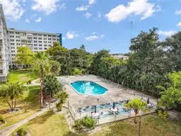 Picture of 4330 Hillcrest Dr 419, Hollywood, FL 33021