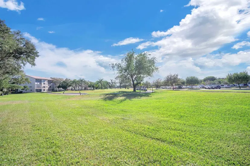 Picture of 12900 SW 7Th Ct 207B, Pembroke Pines FL 33027