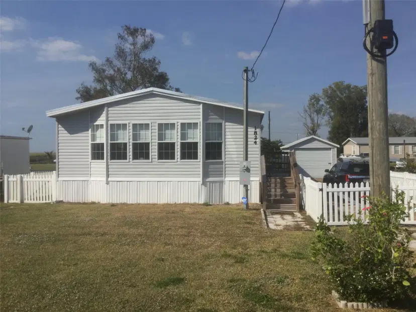 Picture of 1824 Riverside Dr, Moore Haven FL 33471