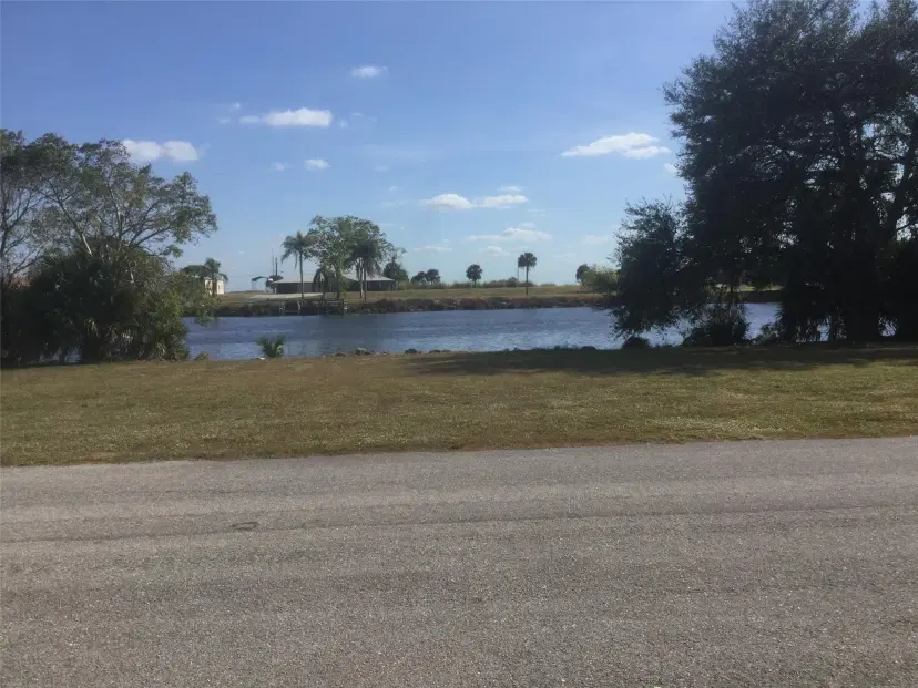 Picture of 1824 Riverside Dr, Moore Haven FL 33471