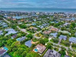 Picture of 2050 Crayton Rd, Naples, FL 34102