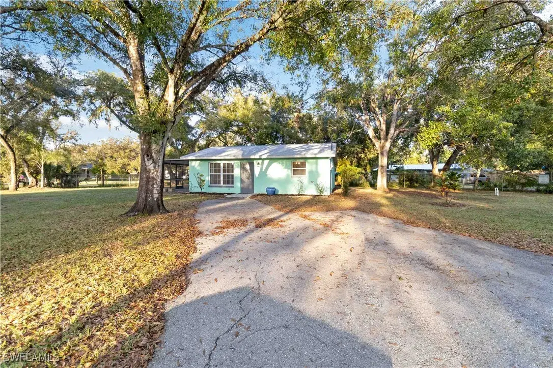 Picture of 2431 Lippincott Rd, Alva, FL 33920