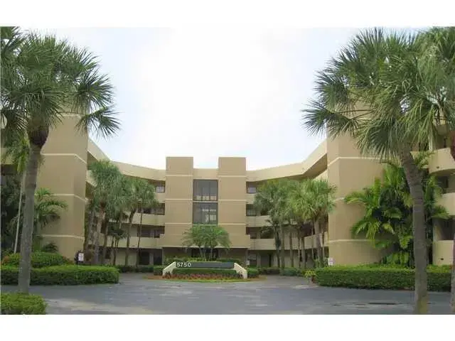 Picture of 5750 Camino Del Sol 406, Boca Raton FL 33433