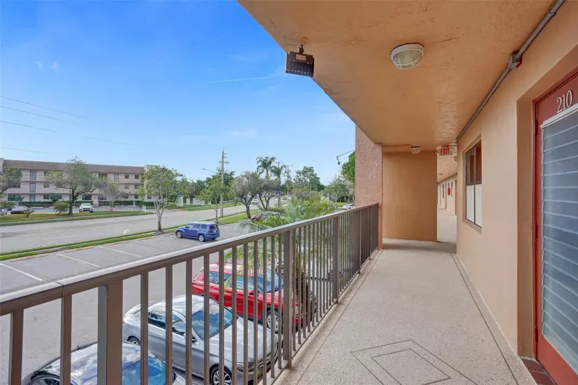 Picture of 10467 Sunrise Lakes Blvd 210, Sunrise FL 33322