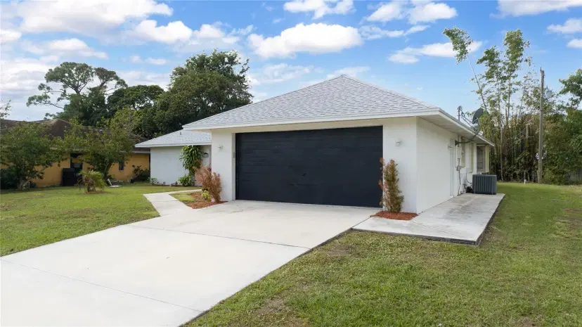 Picture of 1926 SE Floresta Dr, Port St Lucie FL 34983