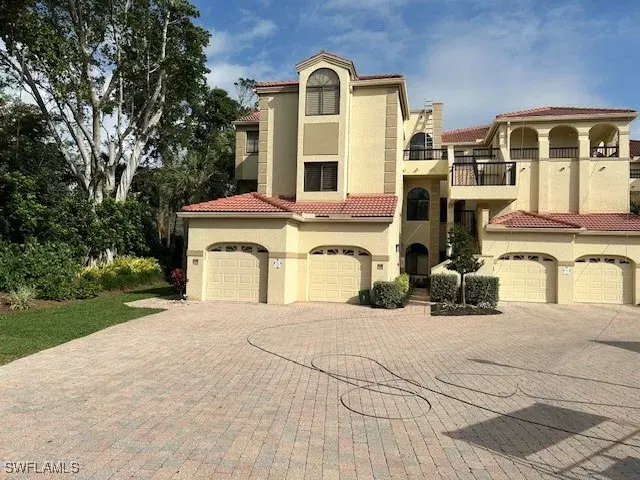 Picture of 7048 S Pelican Bay Blvd C-105, Naples, FL 34108