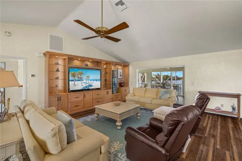 Picture of 9067 Mockingbird Dr, Sanibel FL 33957