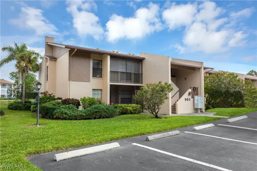 Picture of 960 Palm View Dr 208, Naples FL 34110