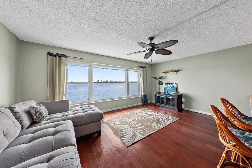 Picture of 52 Yacht Club Drive 405, North Palm Beach FL 33408