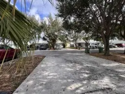 Picture of 3823 E Woodridge Terrace, Palm Springs, FL 33461