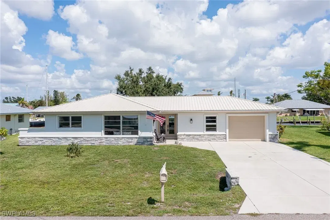 Picture of 400 E North Shore Dr, North Fort Myers, FL 33917