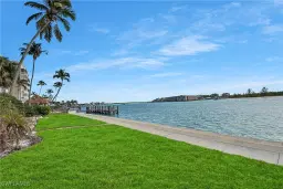 Picture of 122 La Peninsula Blvd 122, Naples, FL 34113